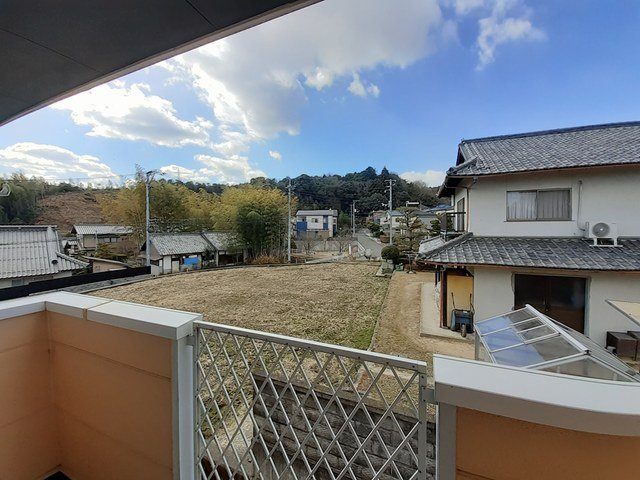 プラドール佐方のバルコニー|お洗濯にも便利なバルコニー付き