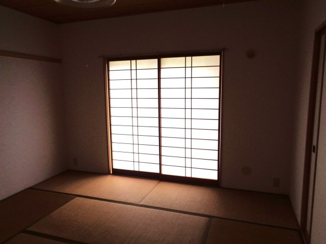 八戸市長根１丁目のアパートの和室