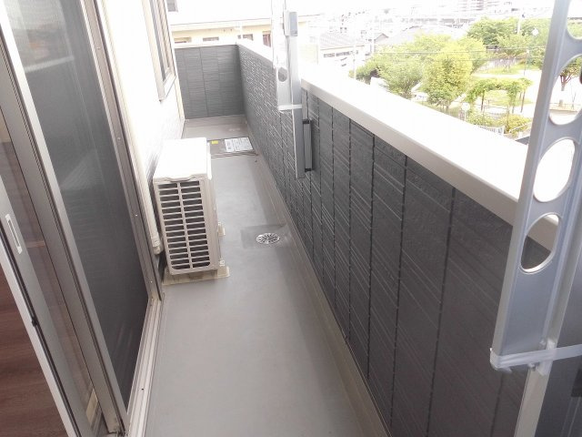 グランセレーナオオクボのバルコニー