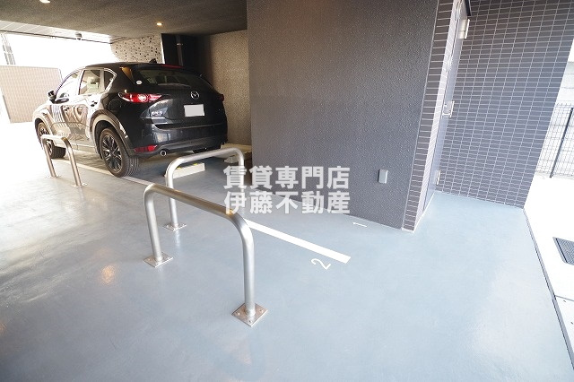メイクス城西レジデンスの駐車場