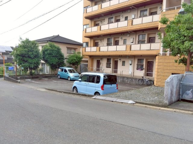 【駐車場】 | 裾野市金沢 売一棟マンション ES05717 | 裾野市金沢　駐車場
