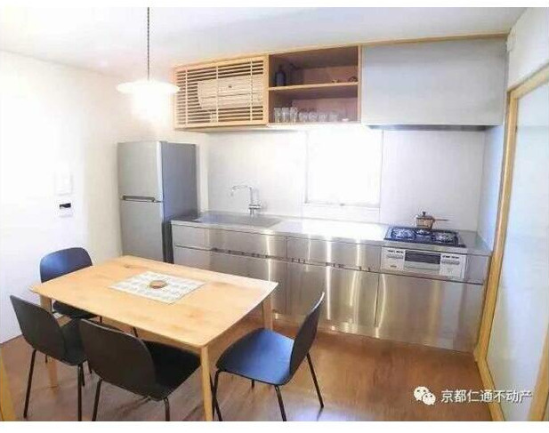 【オーナーチェンジ物件】壬生松原戸建のキッチン|キッチンでお料理をお楽しみください