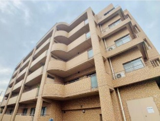 【外観】 | 鉄筋コンクリート造のがっちりとした建物。