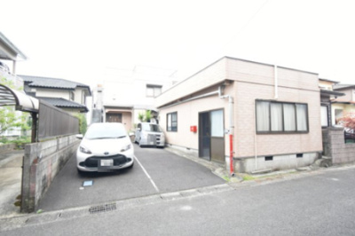 【駐車場】 | 錦江台1丁目中古戸建て・事務所付き | 西側道路から撮影