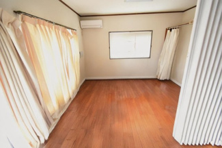 【洋室】 | 錦江台1丁目中古戸建て・事務所付き | 洋室6帖（※家具等はAIで消しています。）