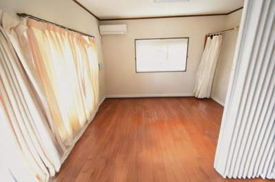【洋室】 | 錦江台1丁目中古戸建て・事務所付き | 洋室6帖（※家具等はAIで消しています。）