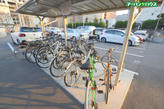 JRBハイツ岡山の駐車場