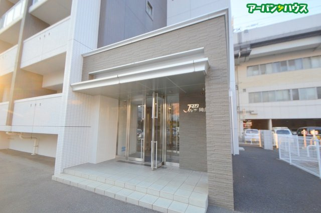 JRBハイツ岡山のエントランス