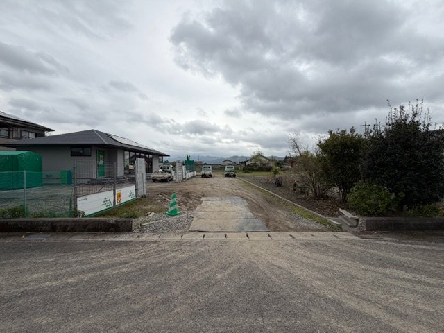 都城市今町の売地の前面道路含む現地写真