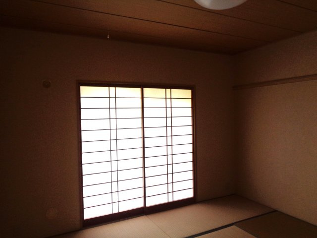八戸市長根１丁目のアパートの和室