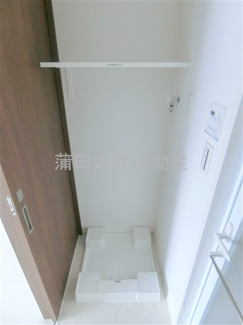 ハーモニーレジデンス蒲田アートヴィラの設備|棚付きの室内洗濯機置き場