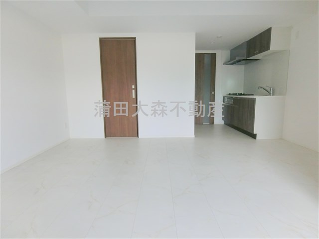 ハーモニーレジデンス蒲田アートヴィラの居間・リビング|LDK10.8帖のリビングダイニングキッチン