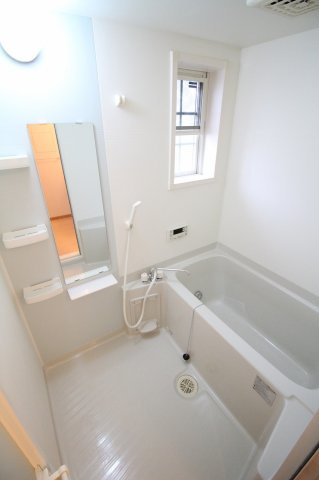 ルナ　パレス　Bの浴室|※お部屋により仕様が異なる場合があります