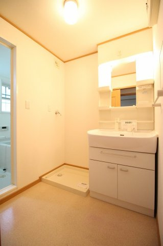 ルナ　パレス　Bの洗面所|※お部屋により仕様が異なる場合があります