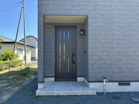 北見市田端町１８番地５７　新築戸建ての玄関