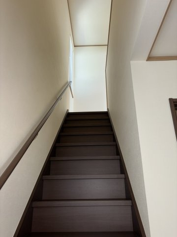 北見市田端町１８番地５７　新築戸建ての内装|階段