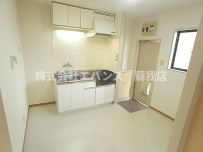 【居間・リビング】 | フレグランス湯浅 | ゆったりとしたリビングです