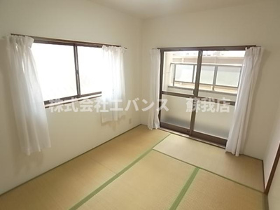 【寝室】 | フレグランス湯浅 | 開放的な寝室です