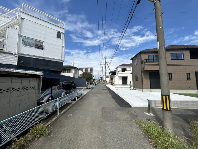 新築　前橋市天川大島町　Heartful　Town　B号棟の前面道路含む現地写真|現地写真　南西側接道幅員約4ｍ