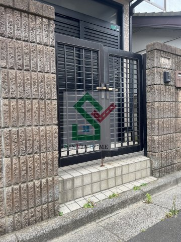 石神一丁目戸建のエントランス