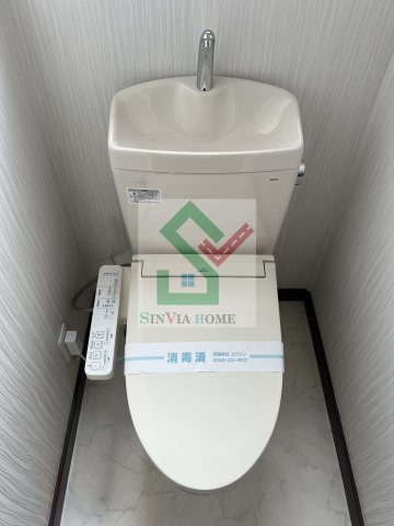 石神一丁目戸建のトイレ