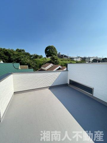 藤沢市石川１丁目２９－７新築戸建のバルコニー|外からの目が気にならないバルコニーで洗濯物が干せます