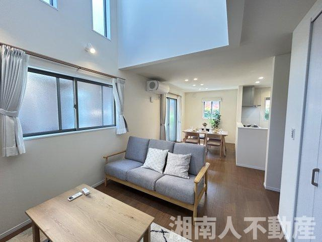 藤沢市石川１丁目２９－７新築戸建の居間・リビング|ゆったりとしたリビングです