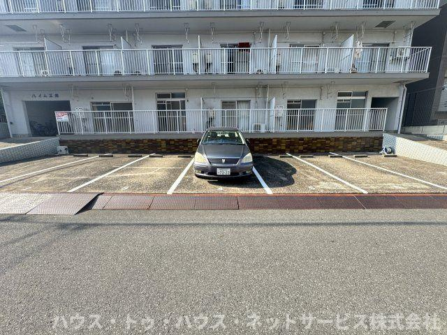 ハイム三栄の駐車場