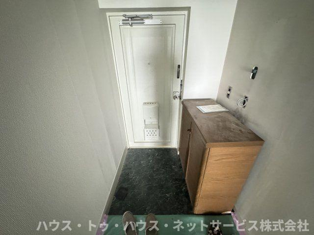 ハイム三栄の玄関