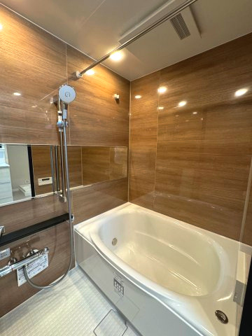 パーク・ハイム府中の浴室|リクシルユニットバス(換気乾燥暖房機付・ワイドミラー)