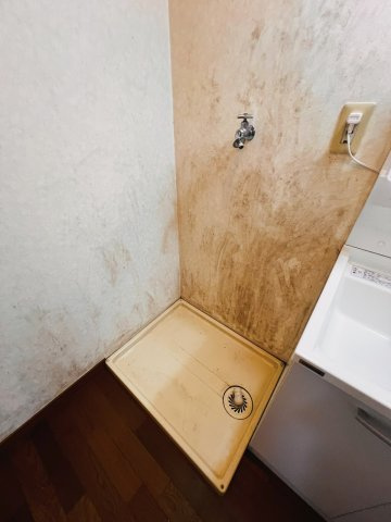 サンシャインハイツの設備|室内洗濯機置き場です。