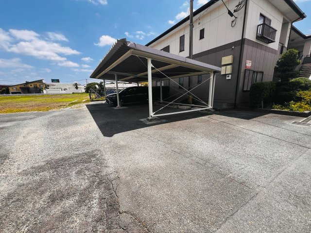 サンシャインハイツの駐車場