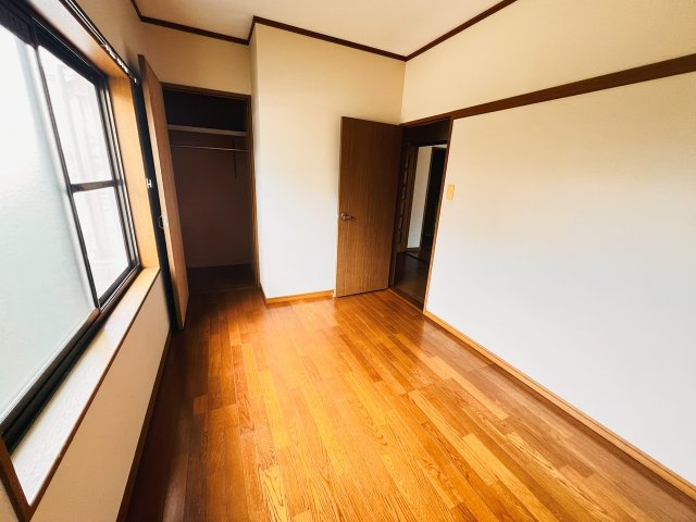 サンシャインハイツの洋室