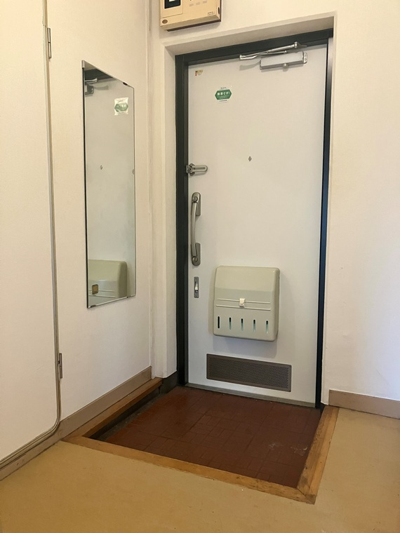 さつき住宅２５号棟の玄関