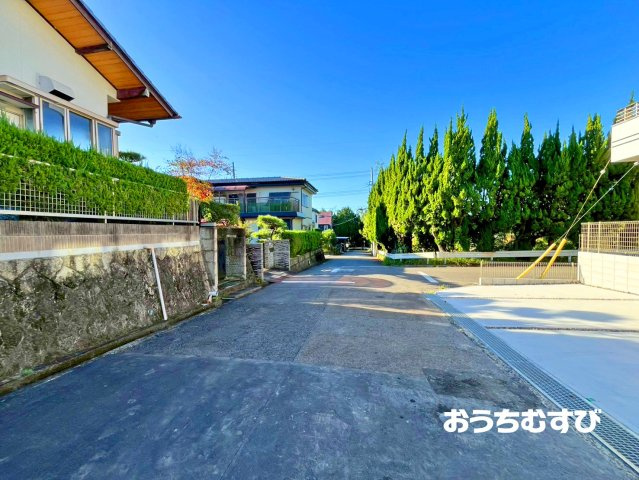 春日井市藤山台12期(全2棟)の前面道路含む現地写真