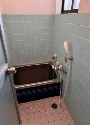 石原町　中古一戸建ての浴室|窓付き
■物件内覧・資金計画相談・住宅ローン相談、リフォーム相談、お問合せ受付中■
※当日・翌日のご内覧、ご相談はお電話でのお問合せがスムーズです！