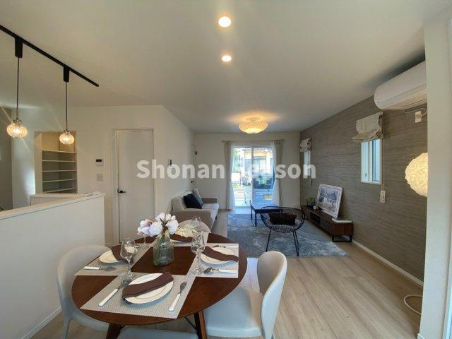 【居間・リビング】 | 広々19.3帖のリビングはご家族でゆったりと過ごすことができますね♪