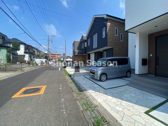 【前面道路含む現地写真】 | 前面道路は6.0ｍあるため、駐車も余裕をもって出来そうですね◎