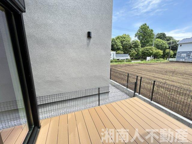 藤沢市大庭５１４２－２新築戸建のバルコニー|お洗濯にも便利なバルコニー付き