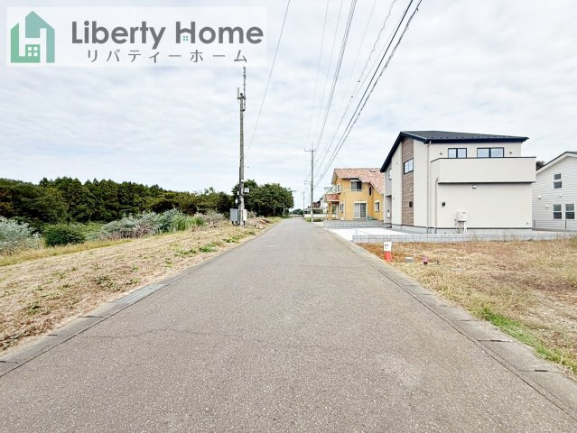 土浦市おおつ野３期　新築戸建　1号棟の前面道路含む現地写真