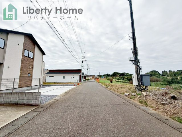 土浦市おおつ野３期　新築戸建　1号棟の前面道路含む現地写真