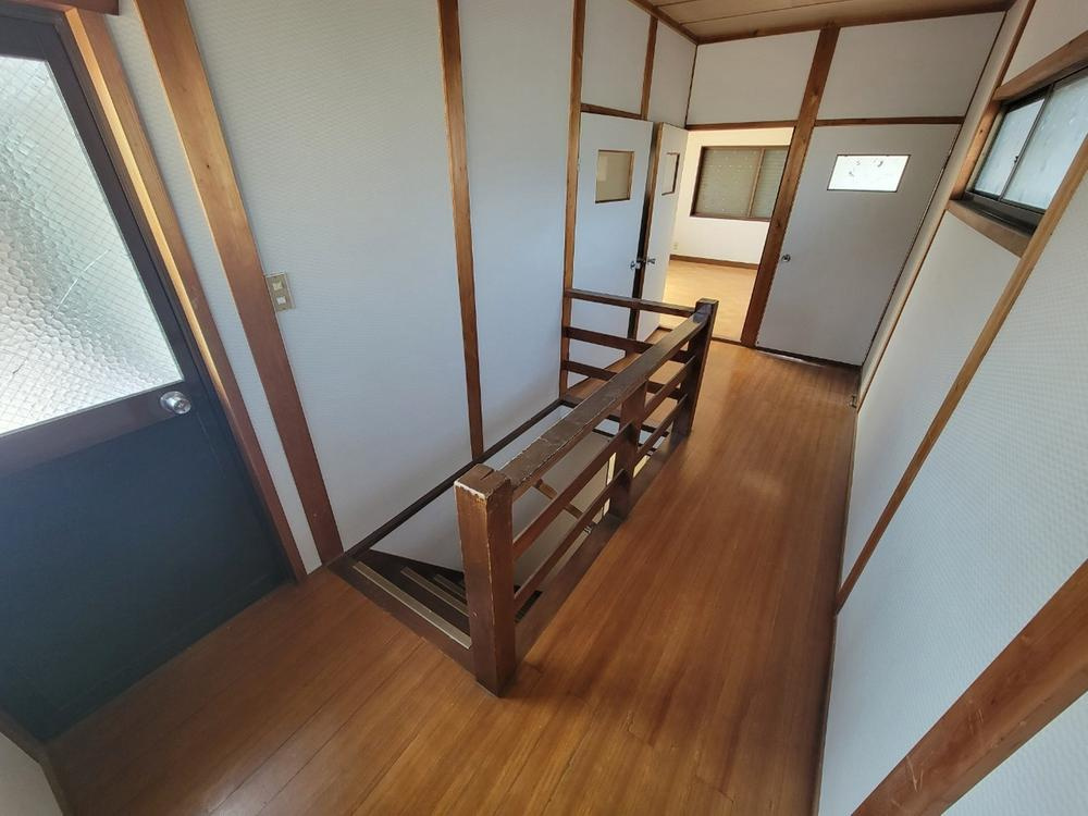 氷室台1丁目　中古一戸建ての内装|2階廊下
■物件内覧・資金計画相談・住宅ローン相談、リフォーム相談、お問合せ受付中■
※当日・翌日のご内覧、ご相談はお電話でのお問合せがスムーズです！