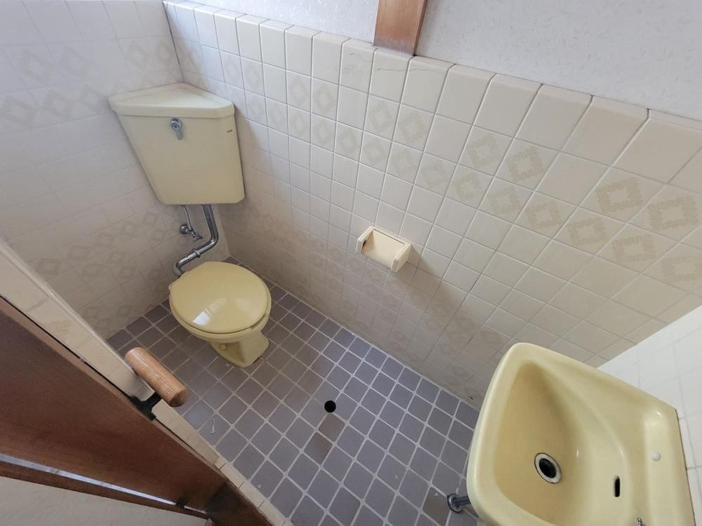 氷室台1丁目　中古一戸建てのトイレ|■物件内覧・資金計画相談・住宅ローン相談、リフォーム相談、お問合せ受付中■
※当日・翌日のご内覧、ご相談はお電話でのお問合せがスムーズです！