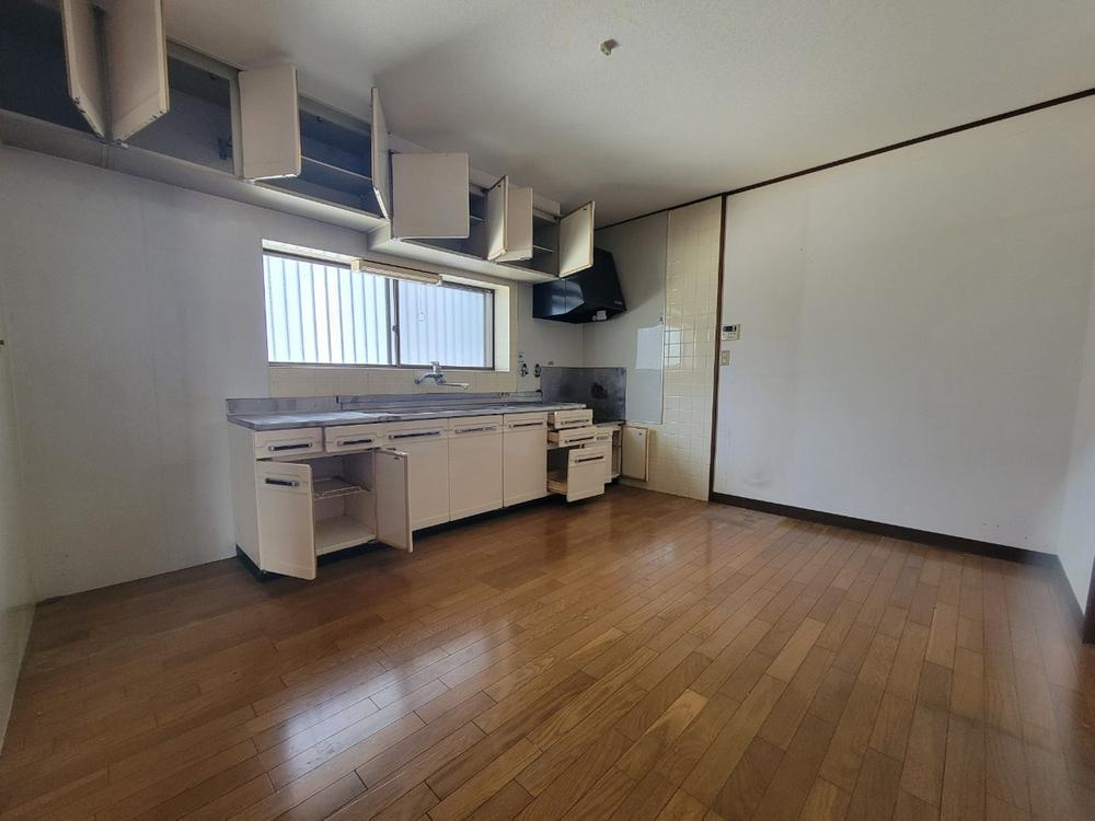氷室台1丁目　中古一戸建てのキッチン|DK7.0帖
■物件内覧・資金計画相談・住宅ローン相談、リフォーム相談、お問合せ受付中■
※当日・翌日のご内覧、ご相談はお電話でのお問合せがスムーズです！