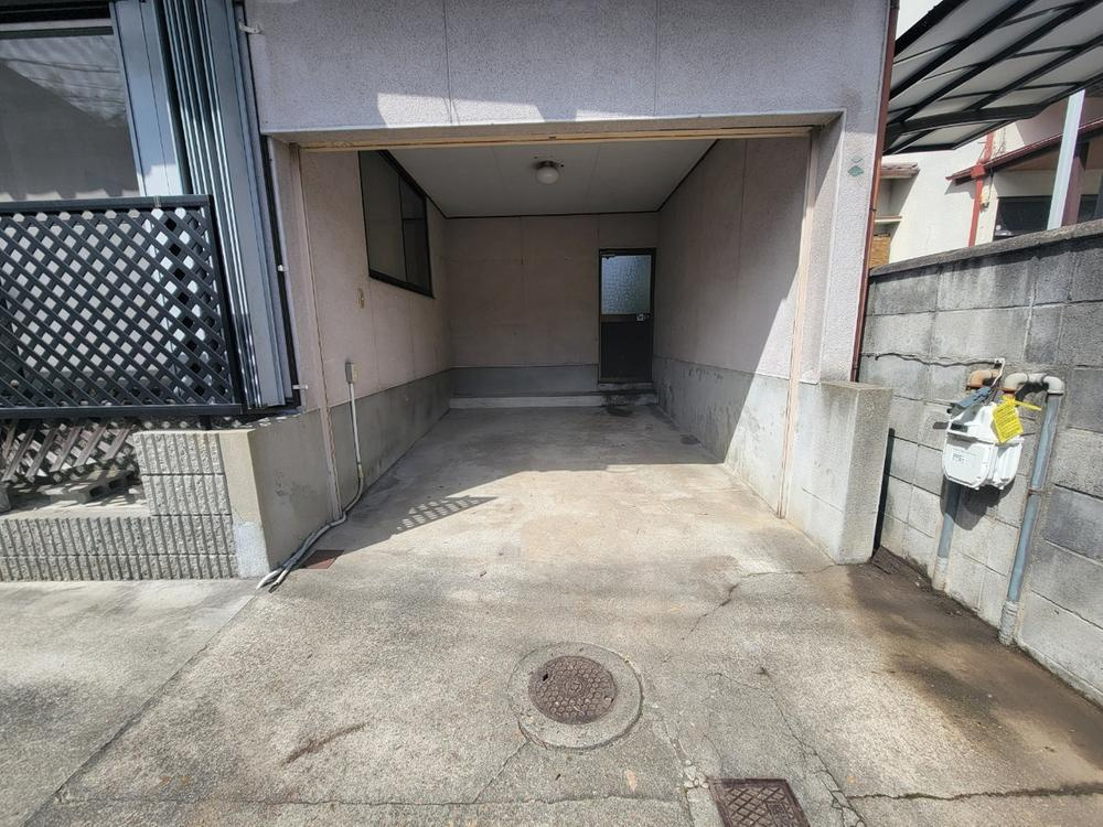 氷室台1丁目　中古一戸建ての駐車場|■物件内覧・資金計画相談・住宅ローン相談、リフォーム相談、お問合せ受付中■
※当日・翌日のご内覧、ご相談はお電話でのお問合せがスムーズです！