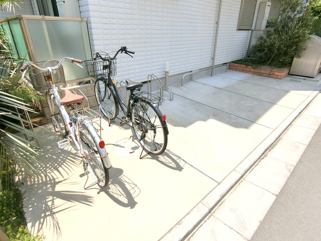 Ｐｕｅｏ明大前の駐車場|★自転車置場★