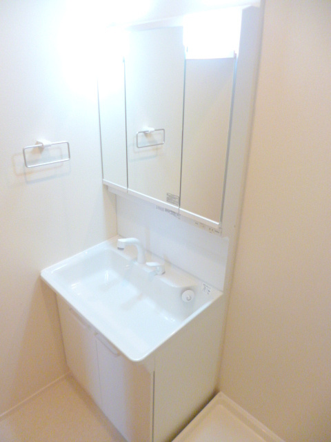 Ｐｕｅｏ明大前の洗面所|★忙しい朝にも便利な独立洗面台★