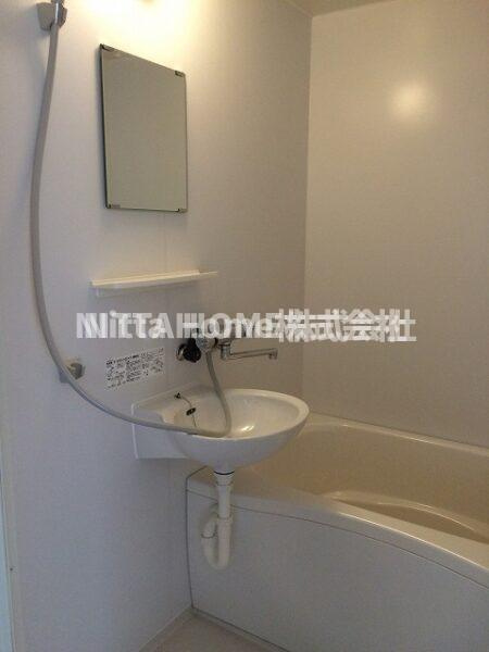 コーポローレルの浴室|清潔感のあるお風呂です(^^♪