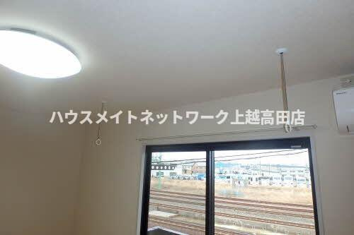 ディアス K&Mの設備|室内物干し受け（同室タイプ２０２号室の画像を掲載）