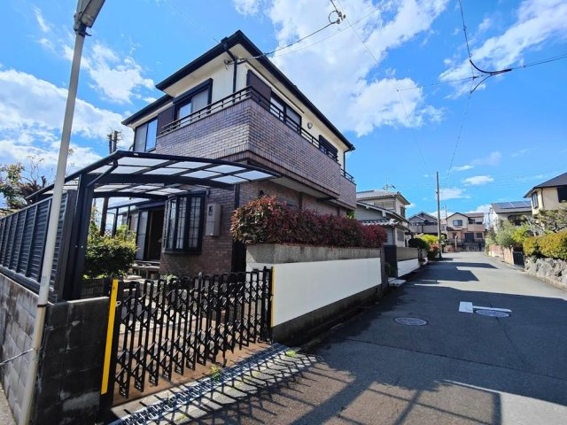 長尾東町2丁目　中古一戸建ての外観|新しい生活にいかがでしょうか？外観はお住まいの顔になります。こだわりたいポイントですね。外壁塗装や屋根塗装のご相談も承っております。
■現地内覧・資金計画相談・住宅ローン相談もお問合せ受付中■